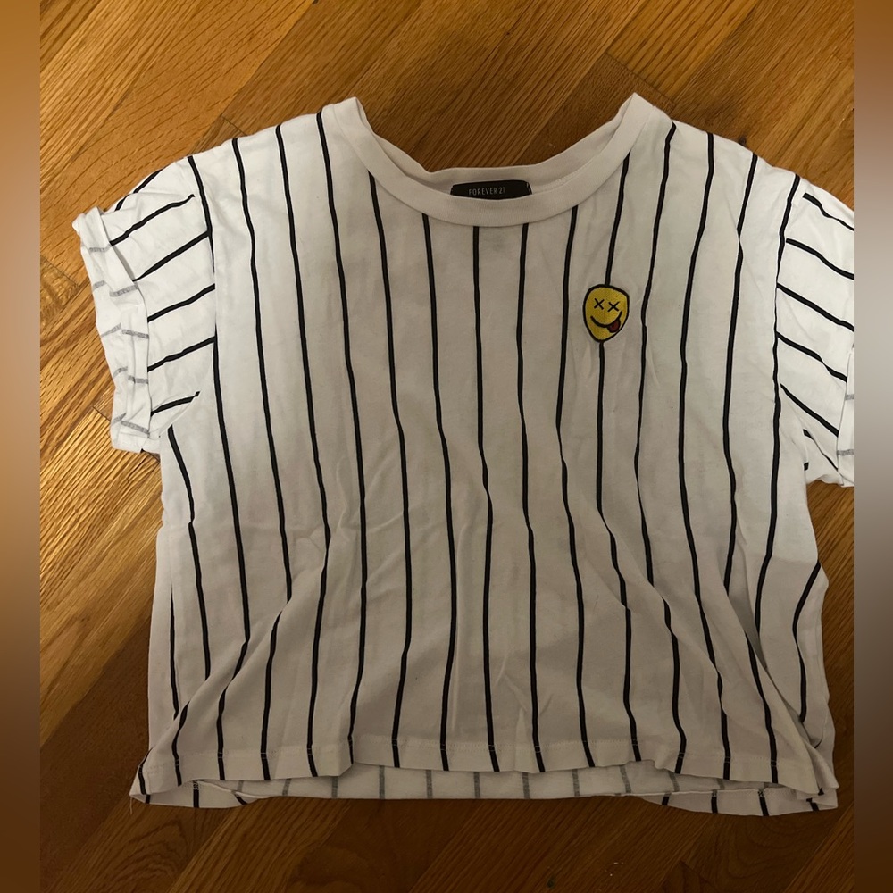 forever 21 cropped graphic t-shirt